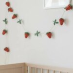 Strawberry garland made from egg carton: easy DIY decoration