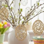 Golden eggs made from hot glue: sparkling decorations for Easter