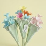 Surprise flowers made from egg carton: upcycling with a wow effect